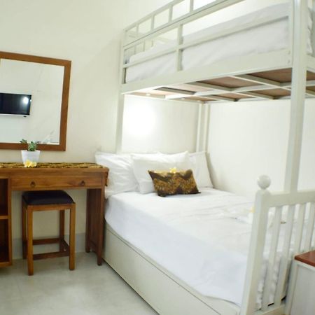 Kj Inn Homestay Сенггиги Экстерьер фото